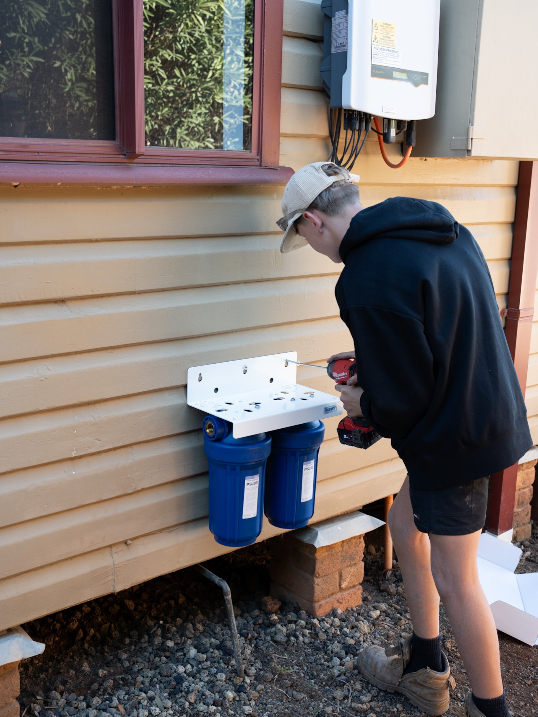 Hovi Plumbing fitting a whole home sediment and carbon water filter to a Hunter Valley house